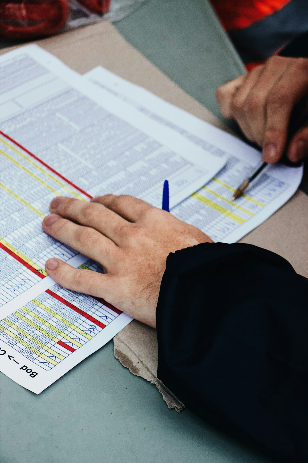 signing car purchase contract